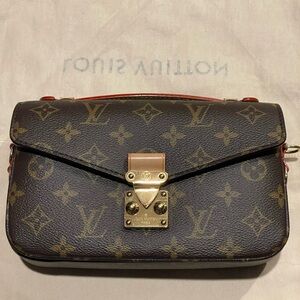 Louis Vuitton Pochette Métis East West Monogram